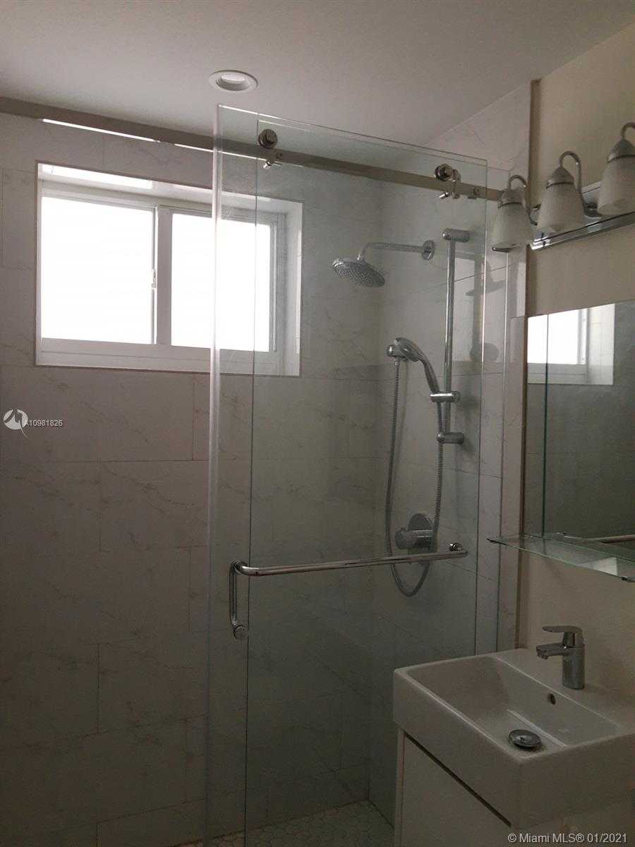Small Image of 4720 PINE TREE DR #8, Miami Beach Number 9