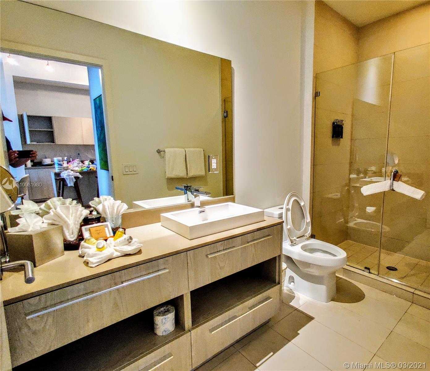 Small Image of 4111 S Ocean Dr, Hollywood, FL 33019, USA Number 12