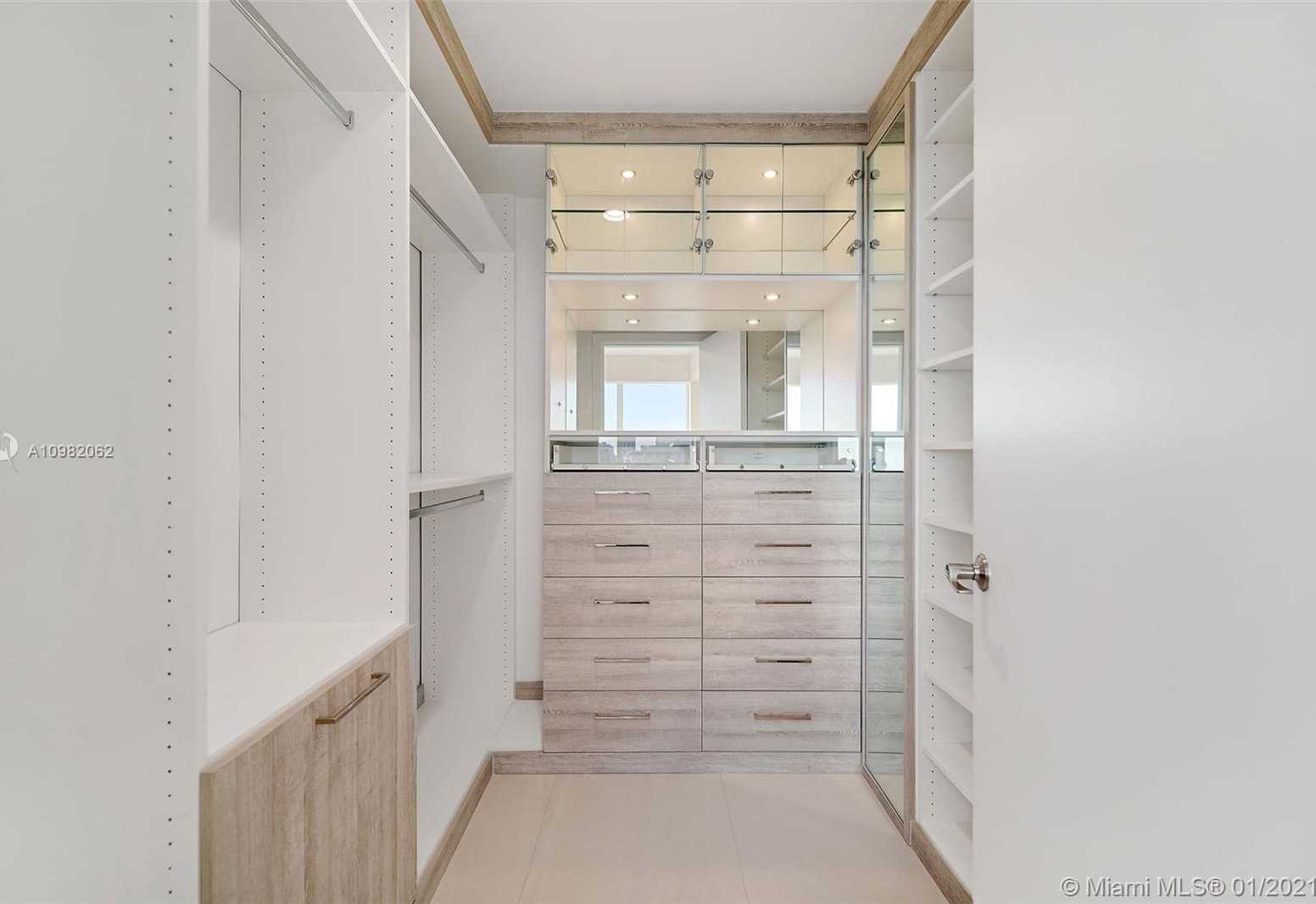 Small Image of 5875 COLLINS AVE #PH8, Miami Beach Number 12