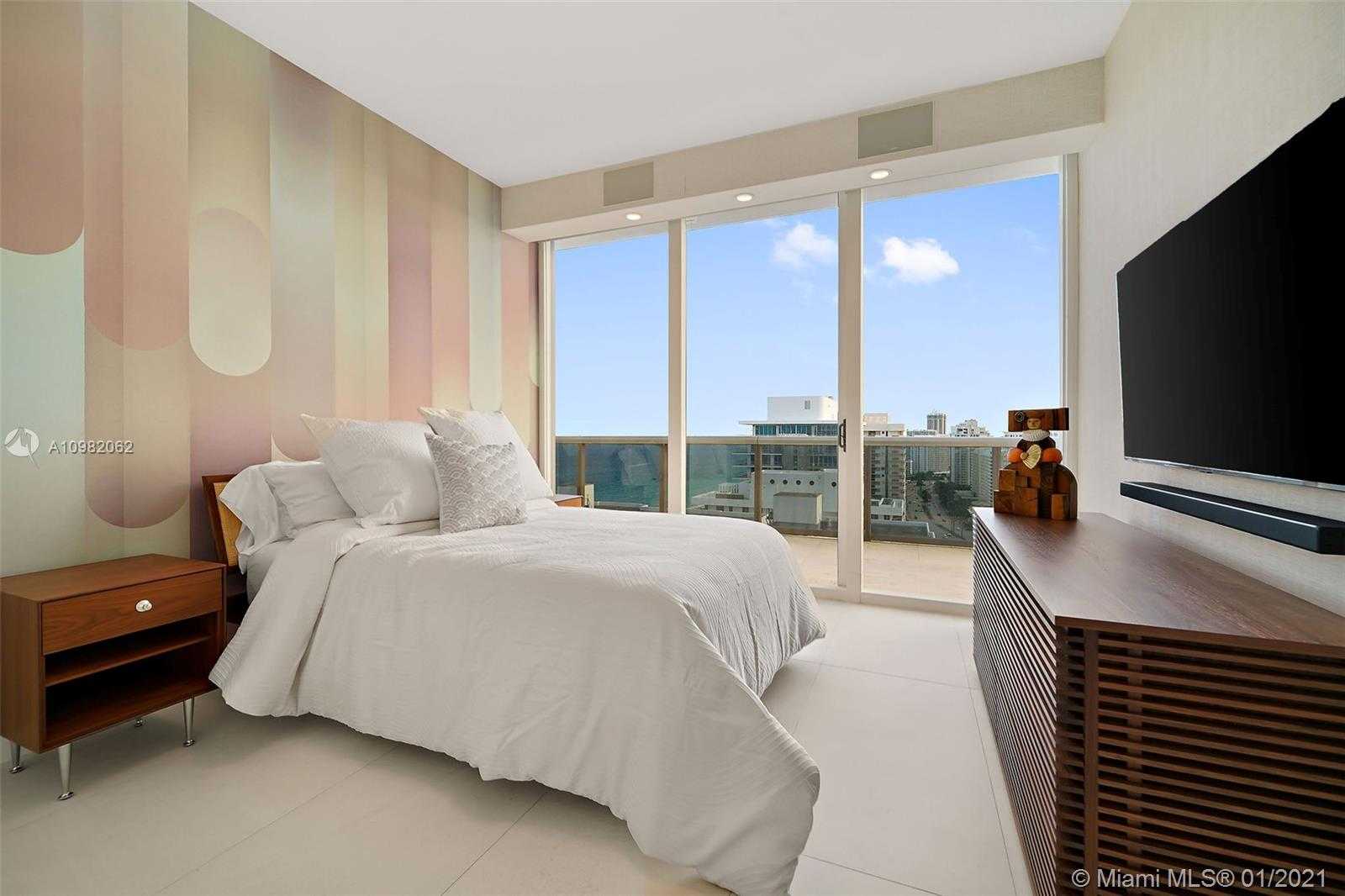 Small Image of 5875 COLLINS AVE #PH8, Miami Beach Number 17