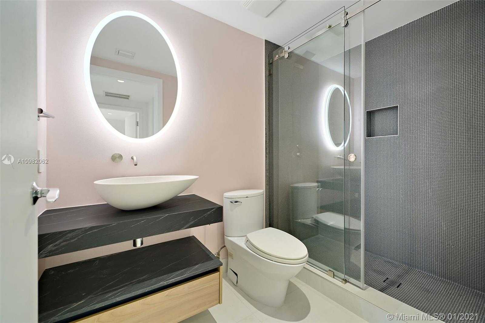 Small Image of 5875 COLLINS AVE #PH8, Miami Beach Number 19