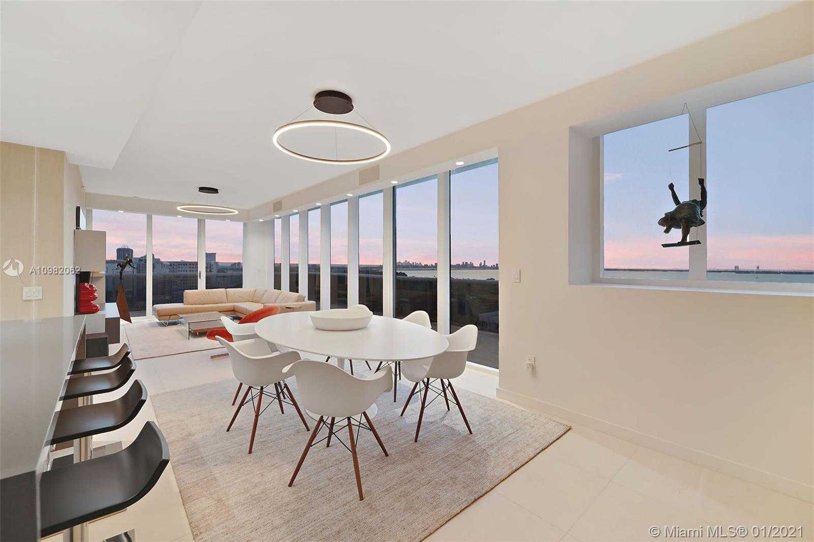 Small Image of 5875 COLLINS AVE #PH8, Miami Beach Number 2
