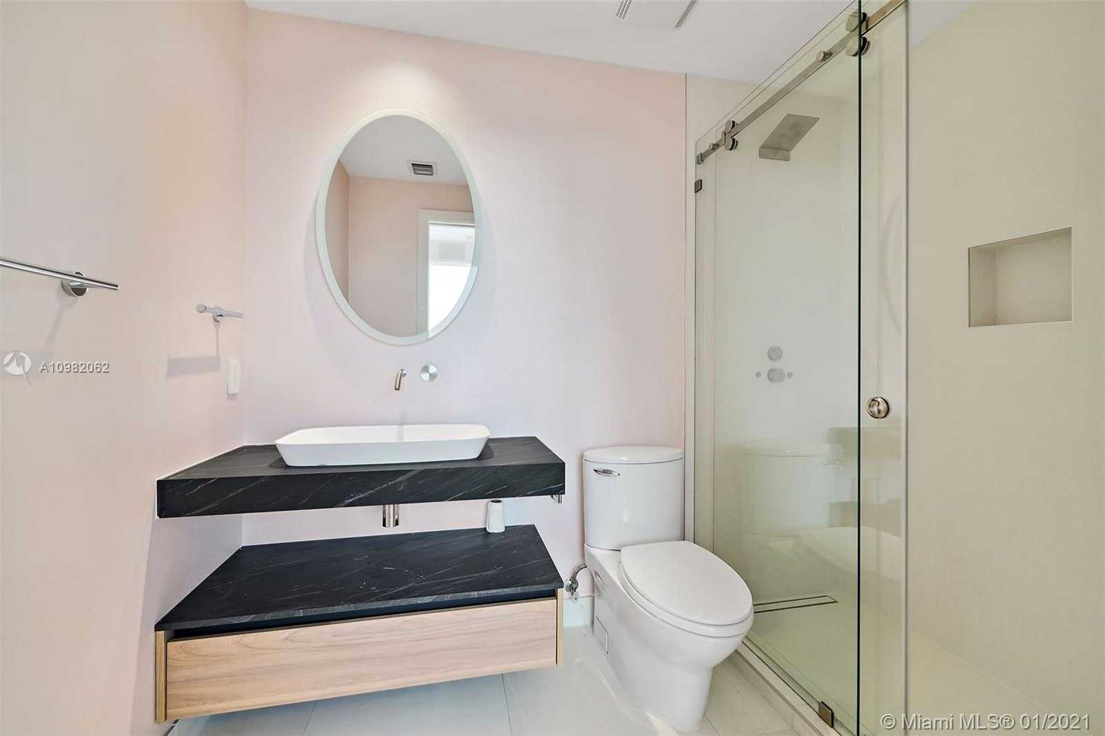 Small Image of 5875 COLLINS AVE #PH8, Miami Beach Number 21