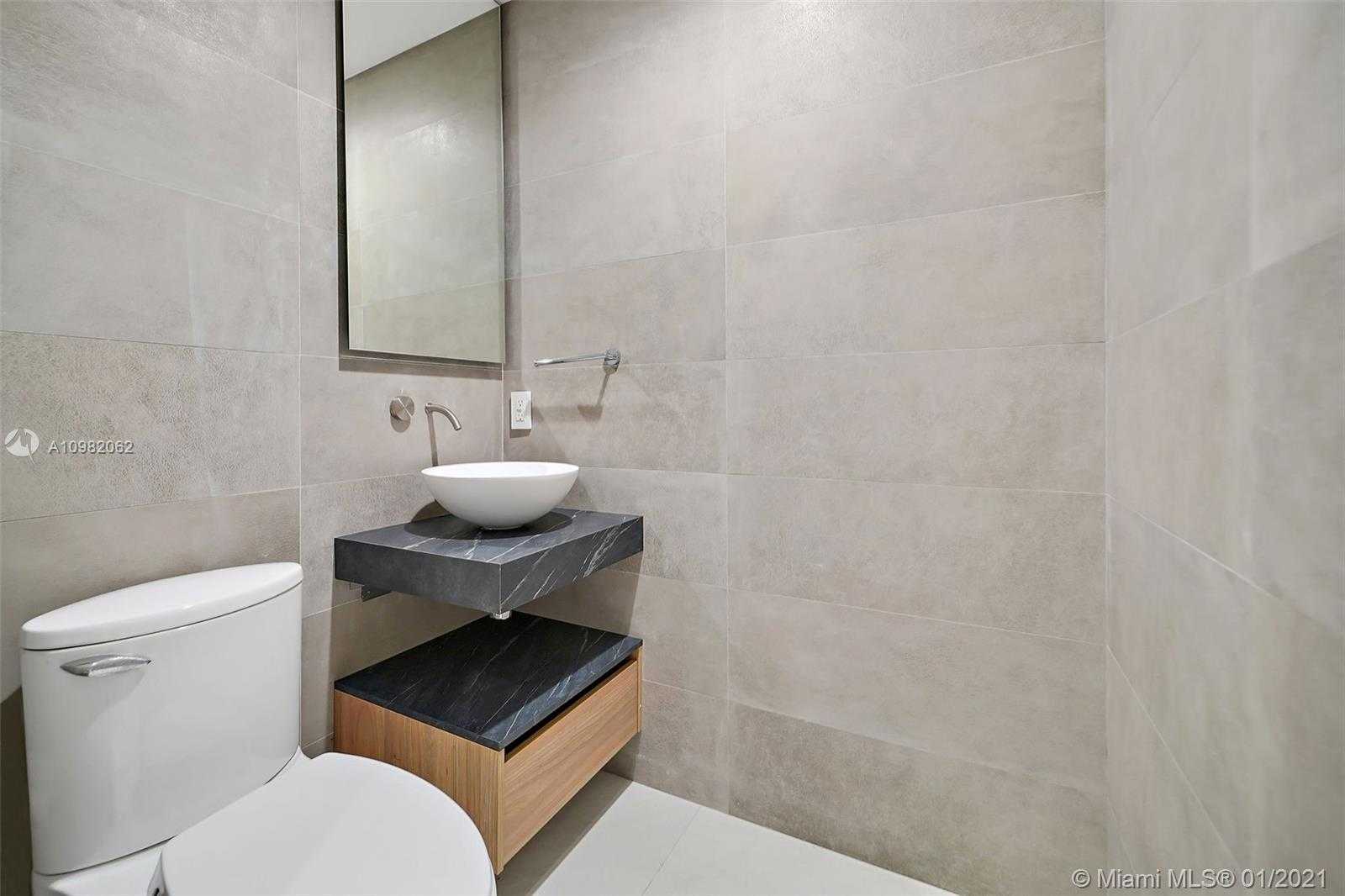 Small Image of 5875 COLLINS AVE #PH8, Miami Beach Number 22