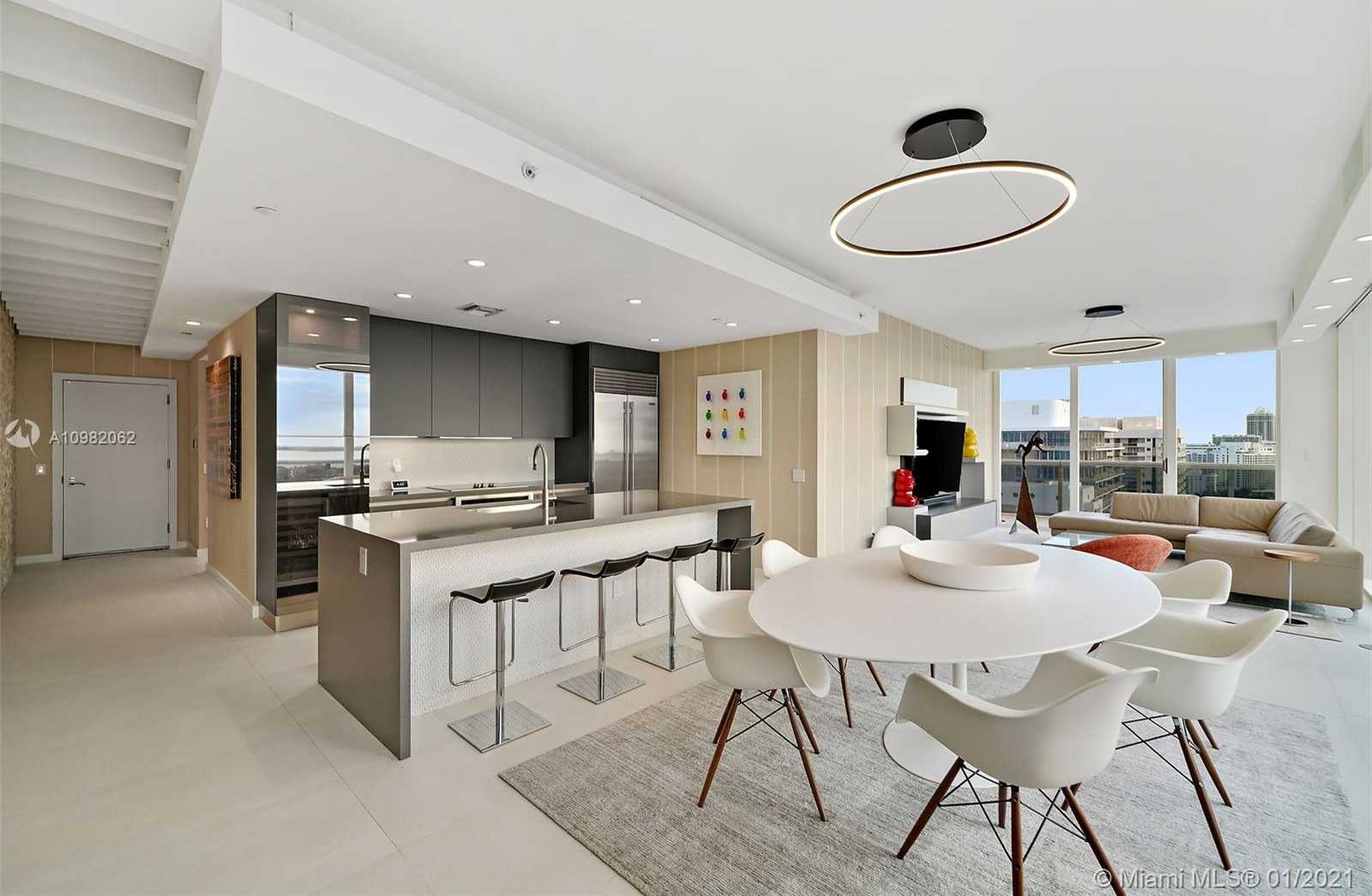 Small Image of 5875 COLLINS AVE #PH8, Miami Beach Number 7