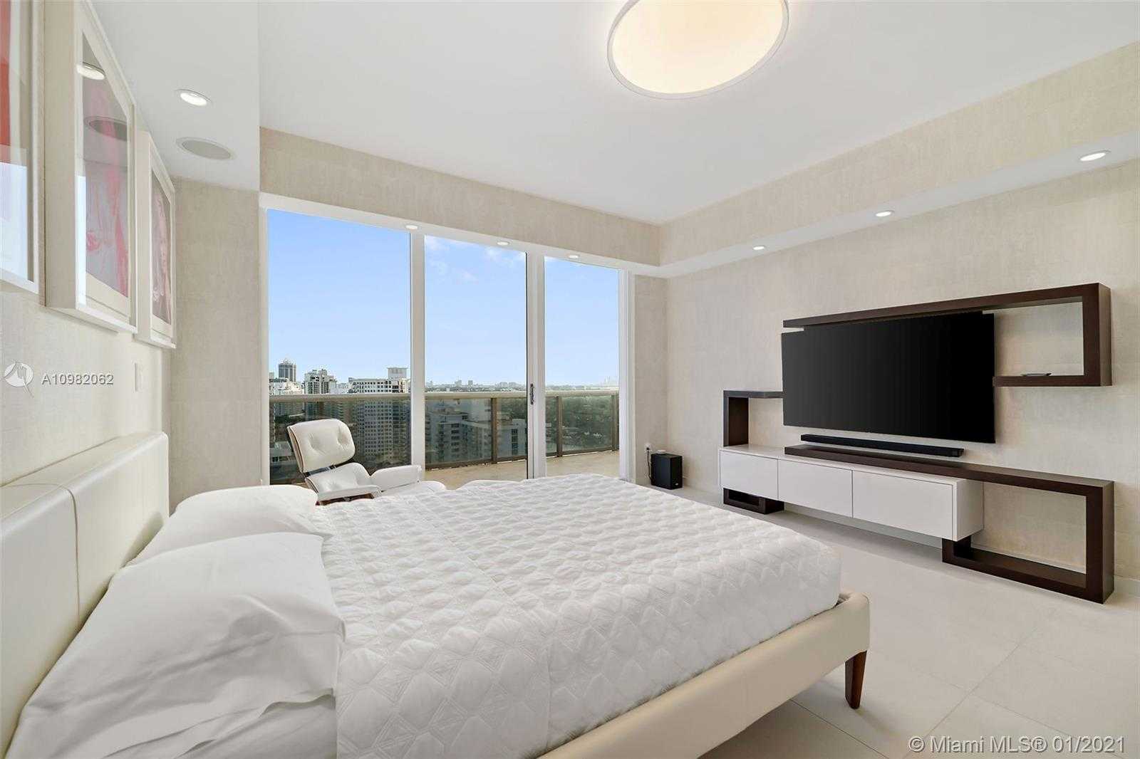 Small Image of 5875 COLLINS AVE #PH8, Miami Beach Number 9