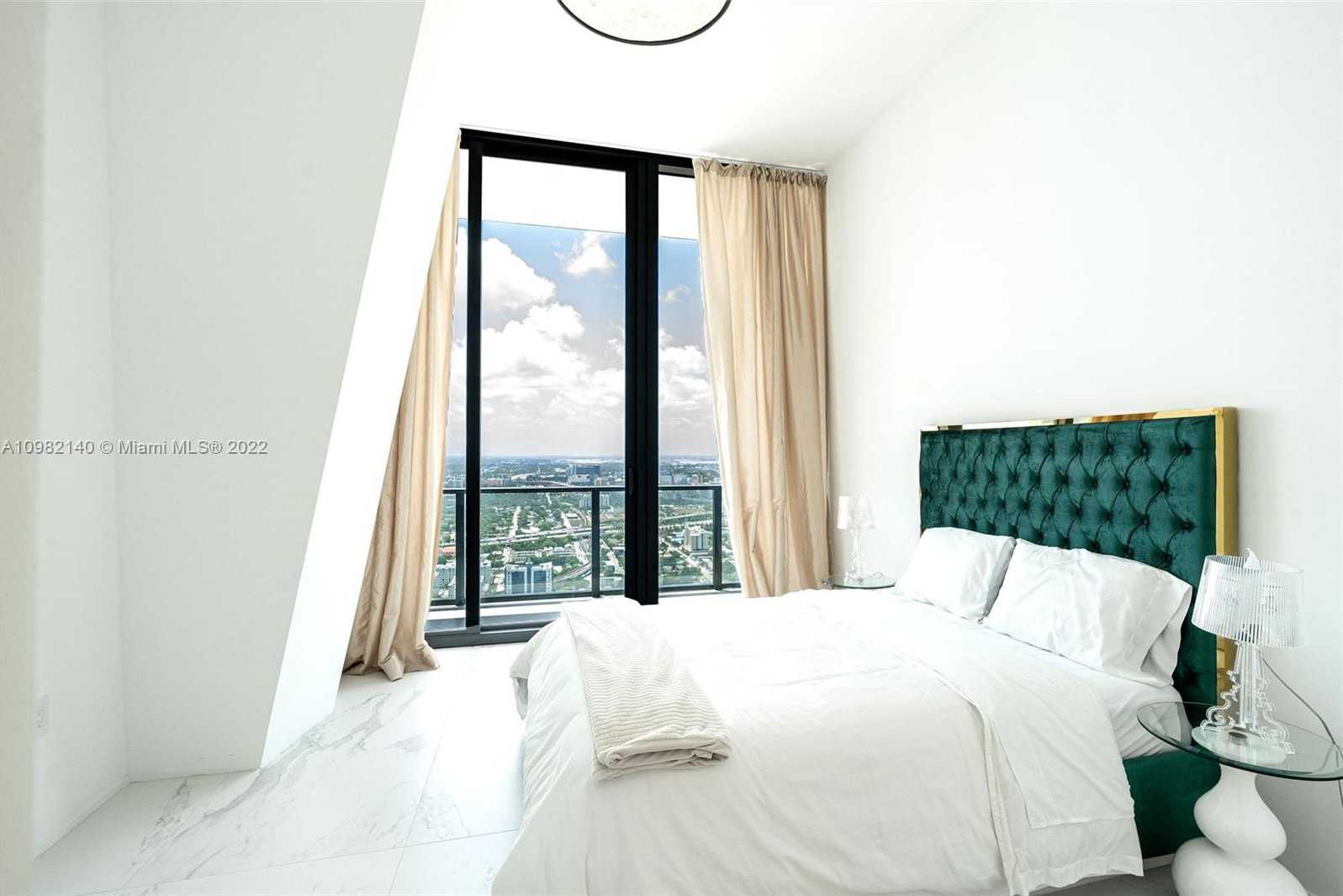 Small Image of 1000 BISCAYNE #4902, Miami Number 17