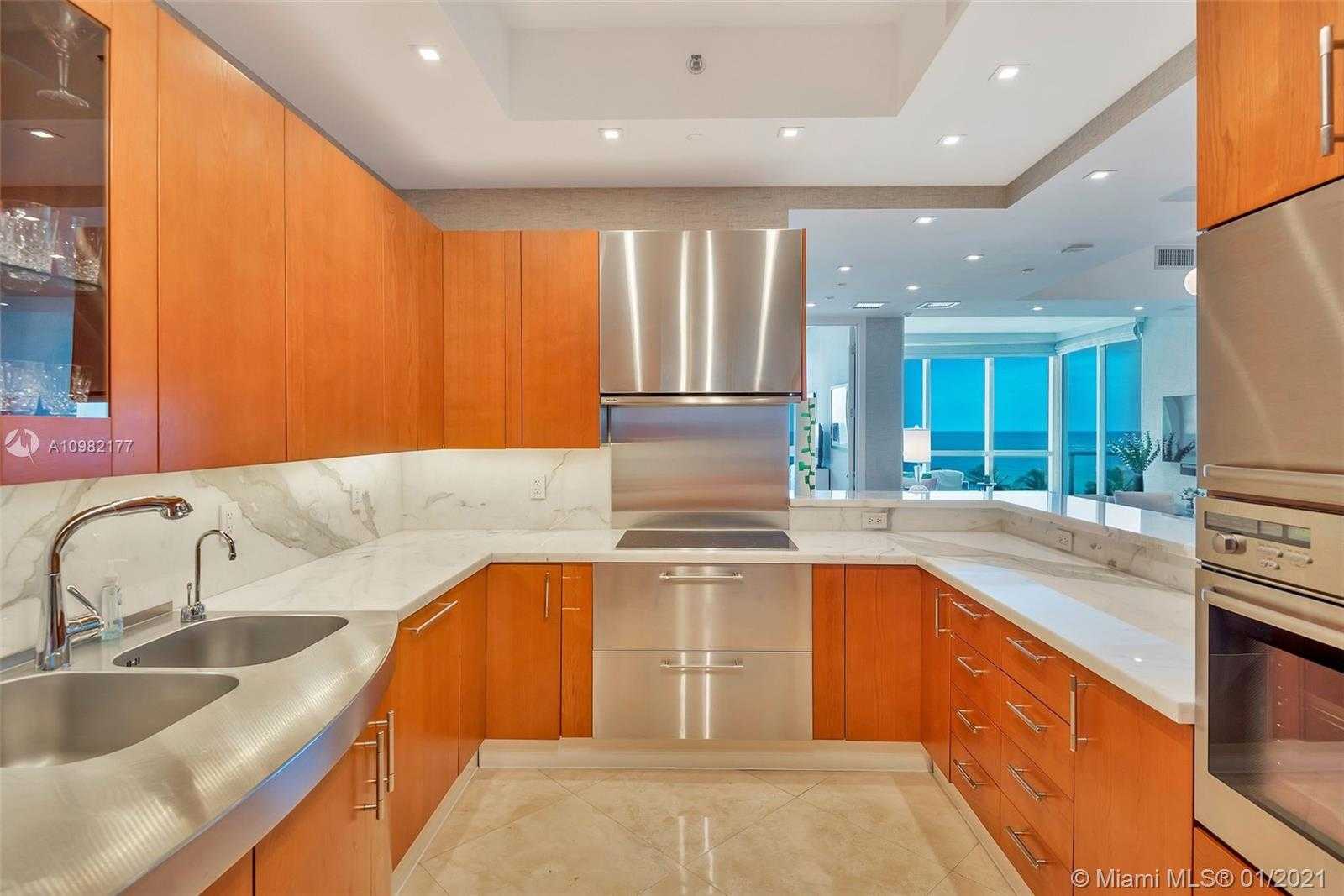 Small Image of 100 SOUTH POINTE DR #707, Miami Beach Number 12