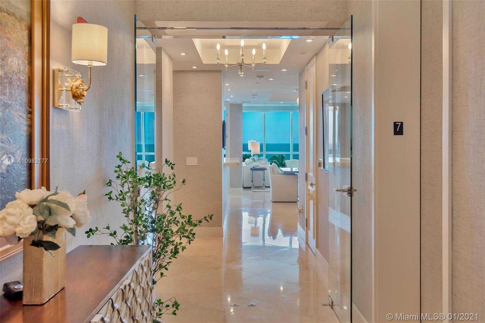 Small Image of 100 SOUTH POINTE DR #707, Miami Beach Number 15