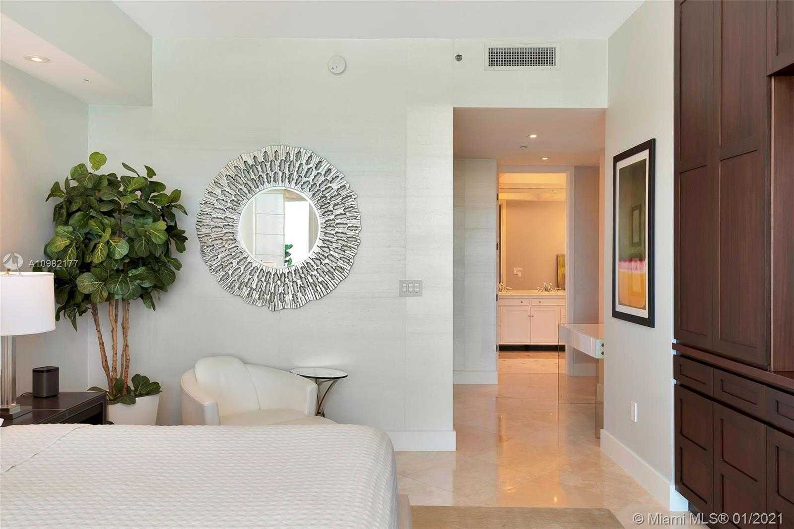 Small Image of 100 SOUTH POINTE DR #707, Miami Beach Number 7