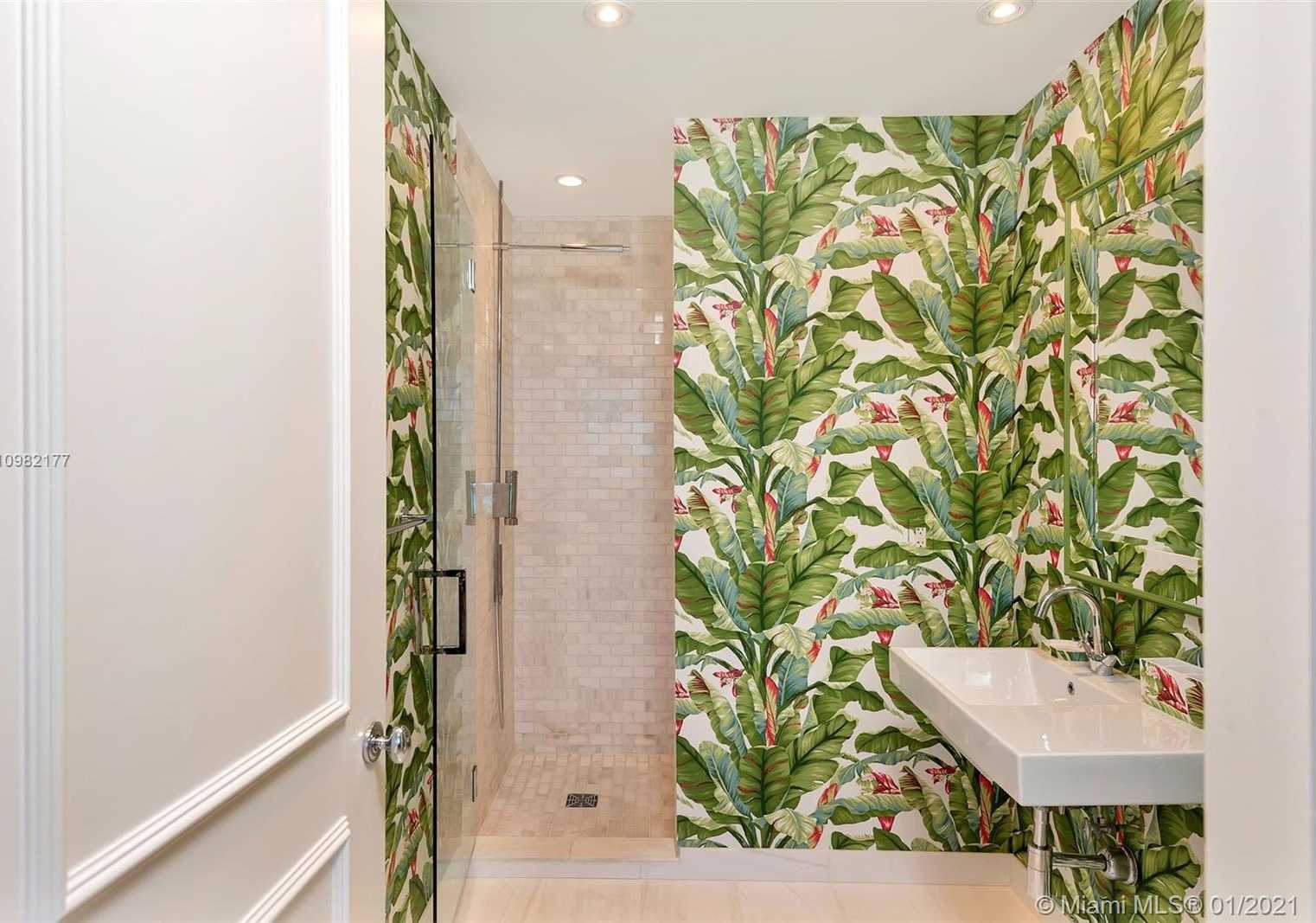 Small Image of 100 SOUTH POINTE DR #707, Miami Beach Number 9