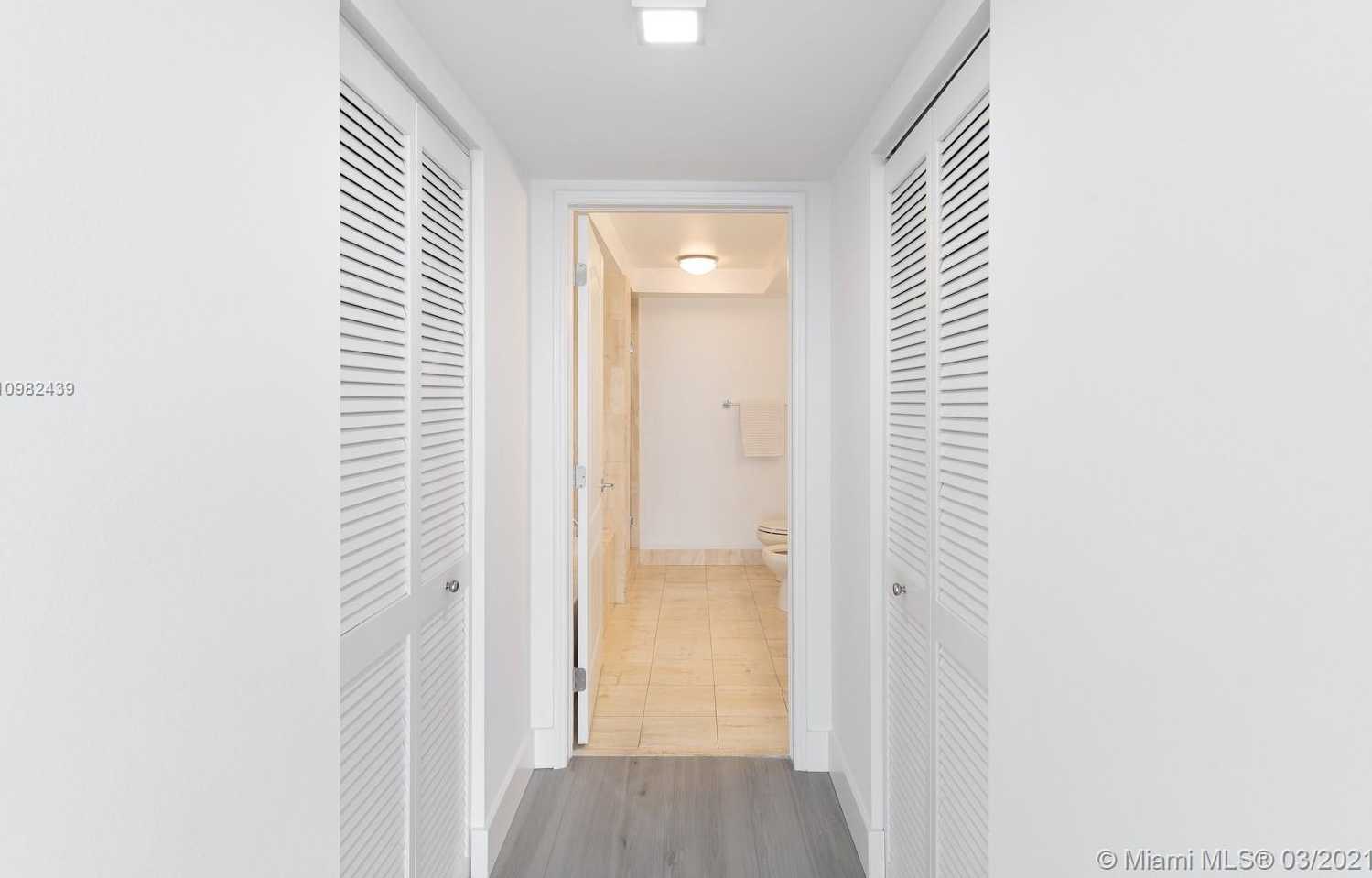 Small Image of 1800 SUNSET HARBOUR DR #2005, Miami Beach Number 17