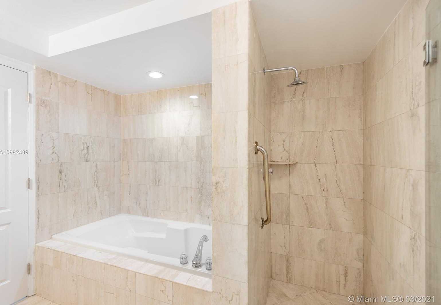 Small Image of 1800 SUNSET HARBOUR DR #2005, Miami Beach Number 18