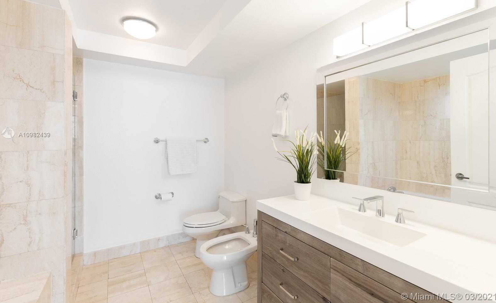 Small Image of 1800 SUNSET HARBOUR DR #2005, Miami Beach Number 19