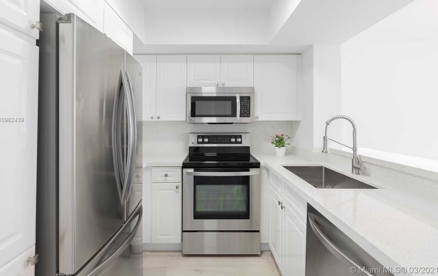Small Image of 1800 SUNSET HARBOUR DR #2005, Miami Beach Number 3