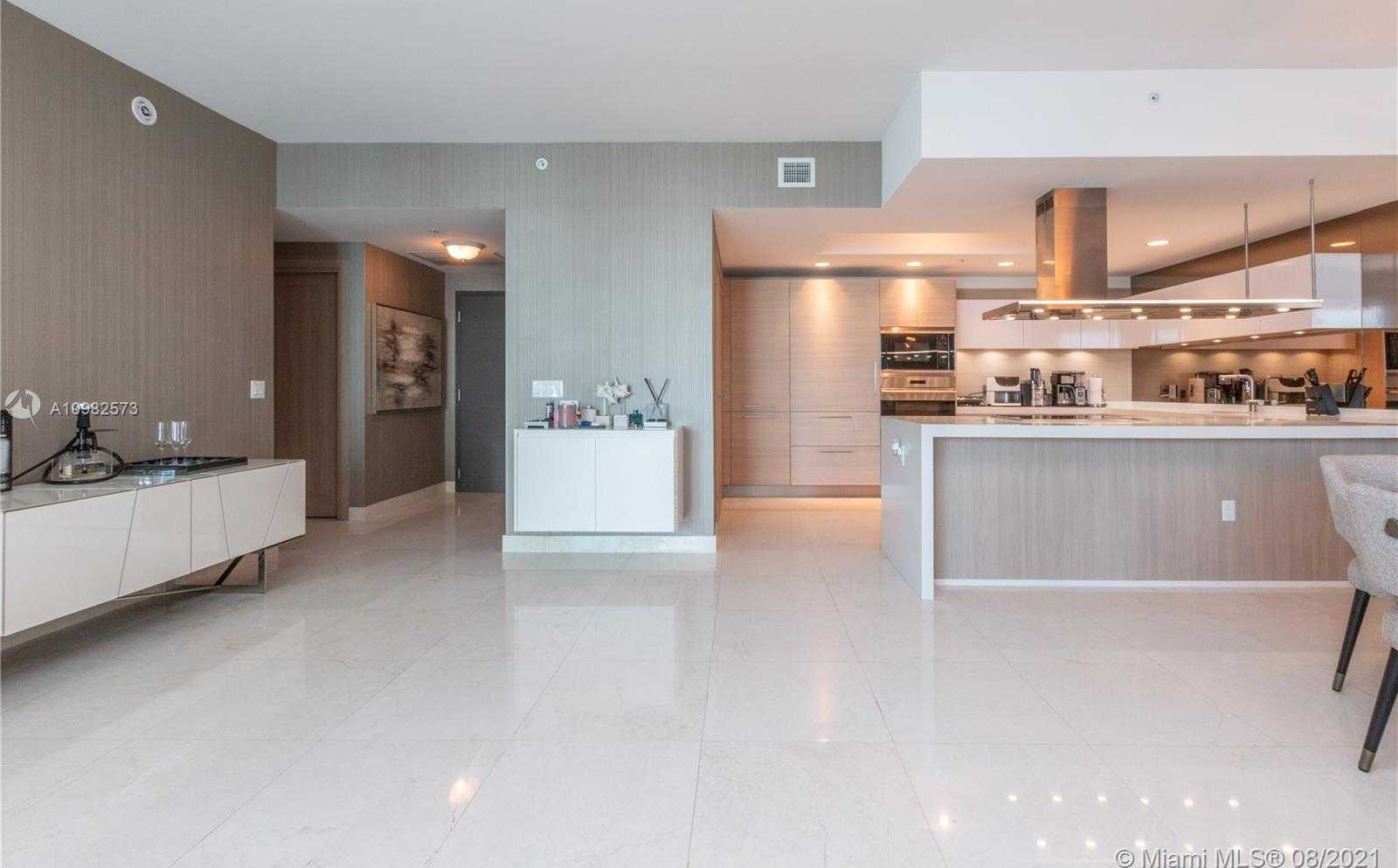 Small Image of 17111 BISCAYNE BLVD #807, North Miami Beach Number 10