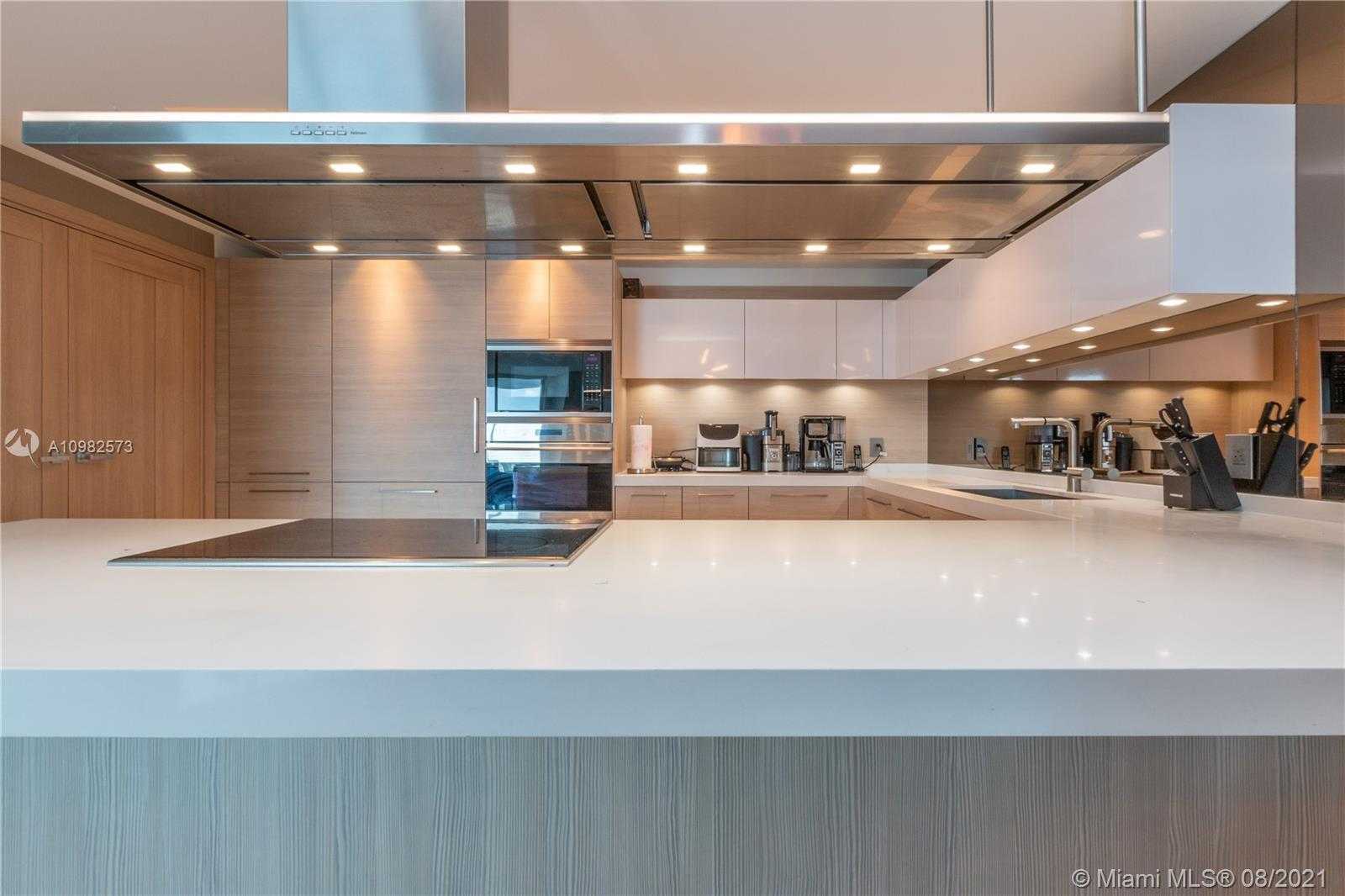 Small Image of 17111 BISCAYNE BLVD #807, North Miami Beach Number 11