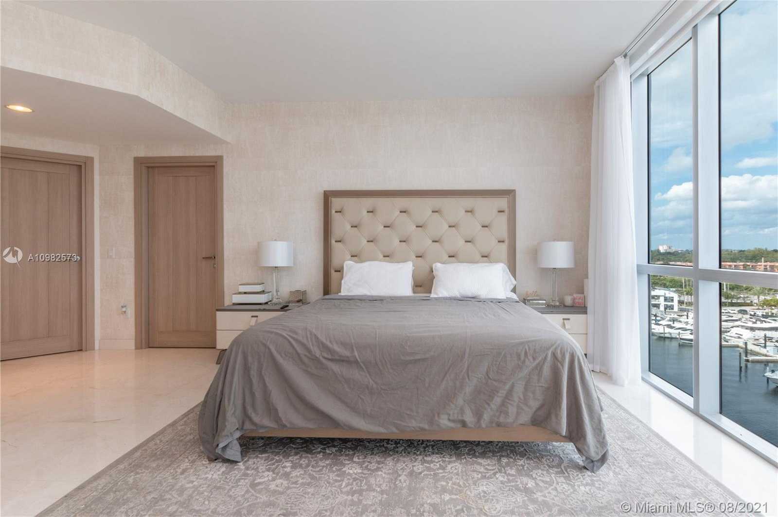 Small Image of 17111 BISCAYNE BLVD #807, North Miami Beach Number 13