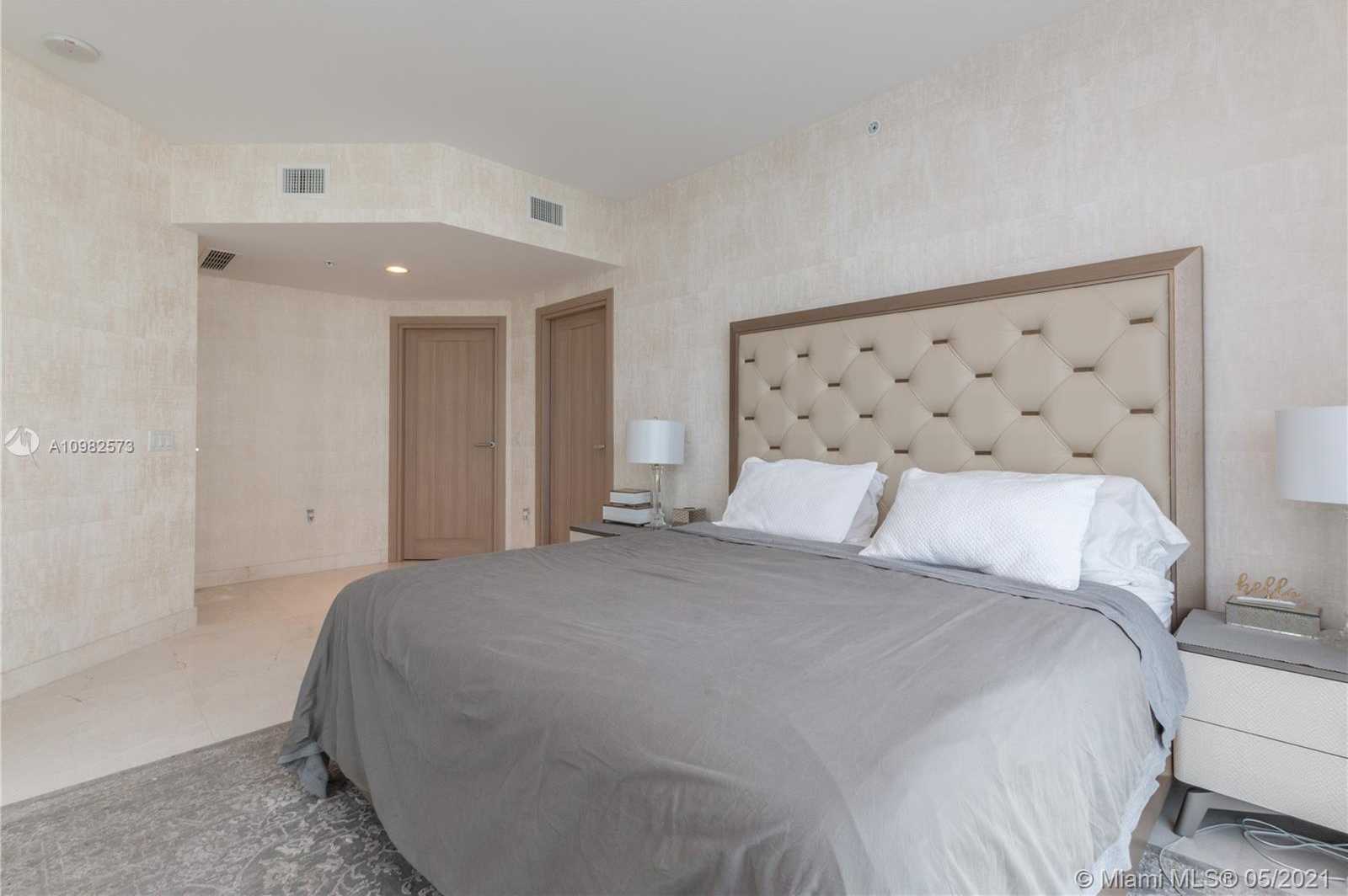 Small Image of 17111 BISCAYNE BLVD #807, North Miami Beach Number 15