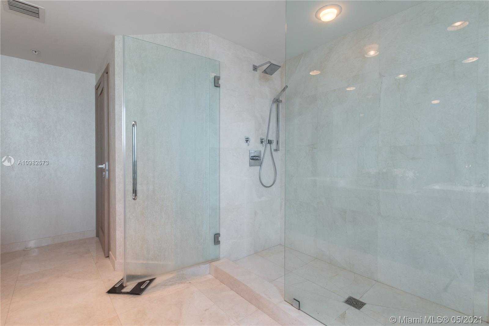 Small Image of 17111 BISCAYNE BLVD #807, North Miami Beach Number 18