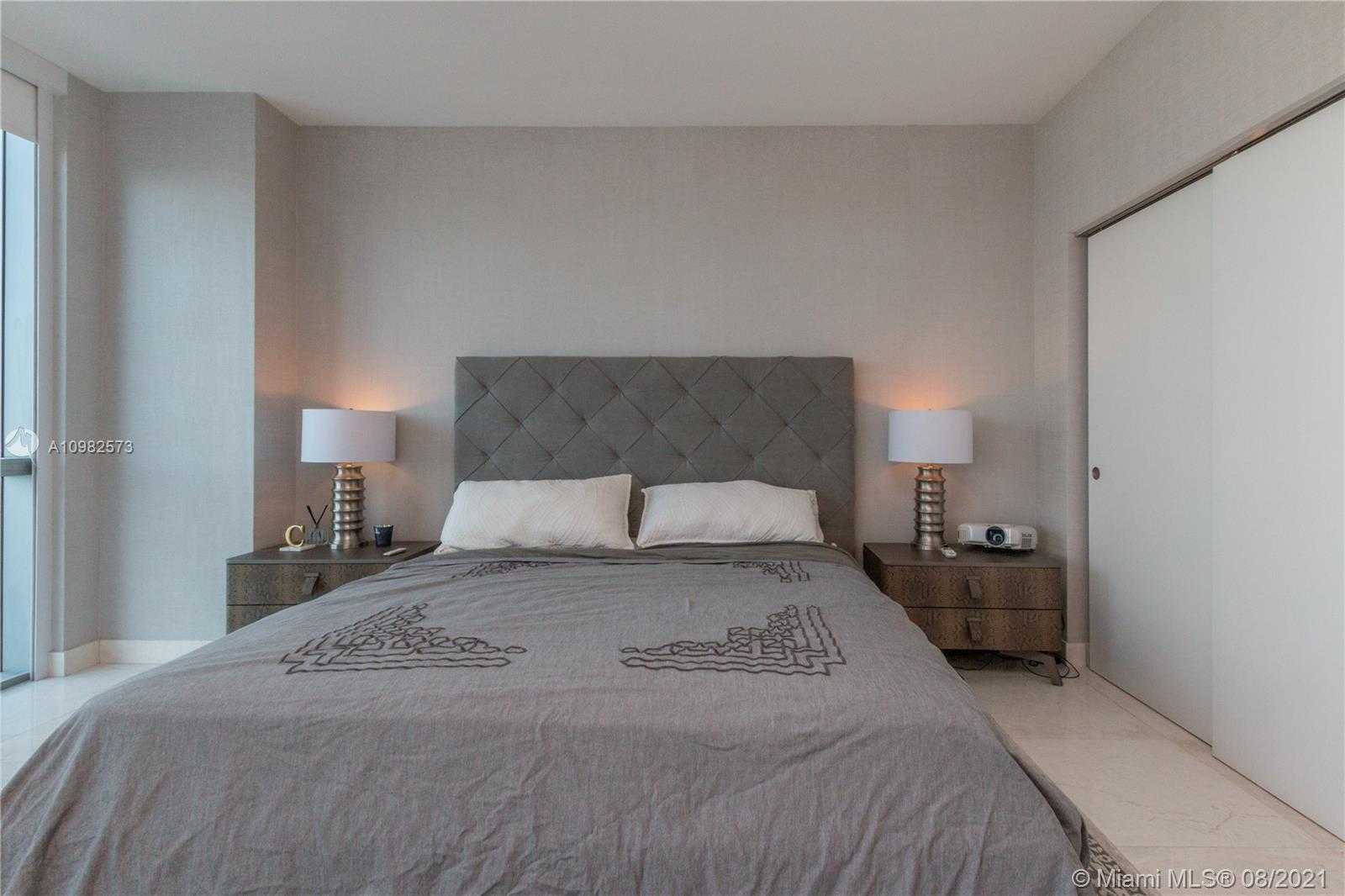 Small Image of 17111 BISCAYNE BLVD #807, North Miami Beach Number 23