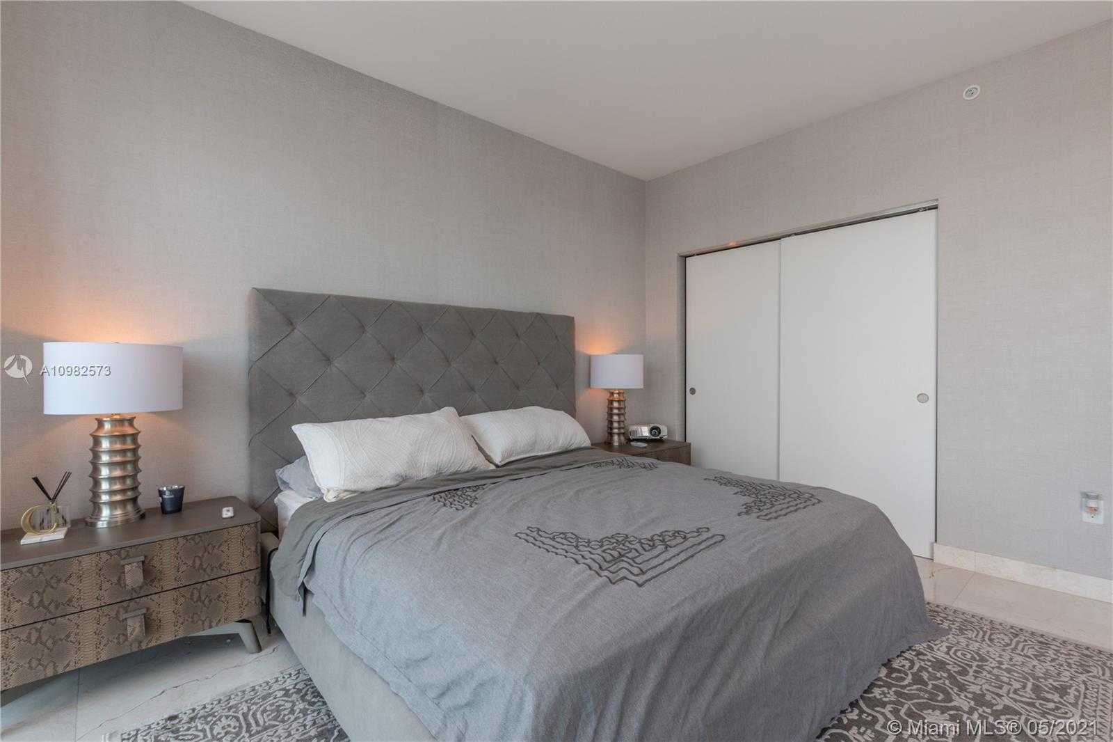 Small Image of 17111 BISCAYNE BLVD #807, North Miami Beach Number 24
