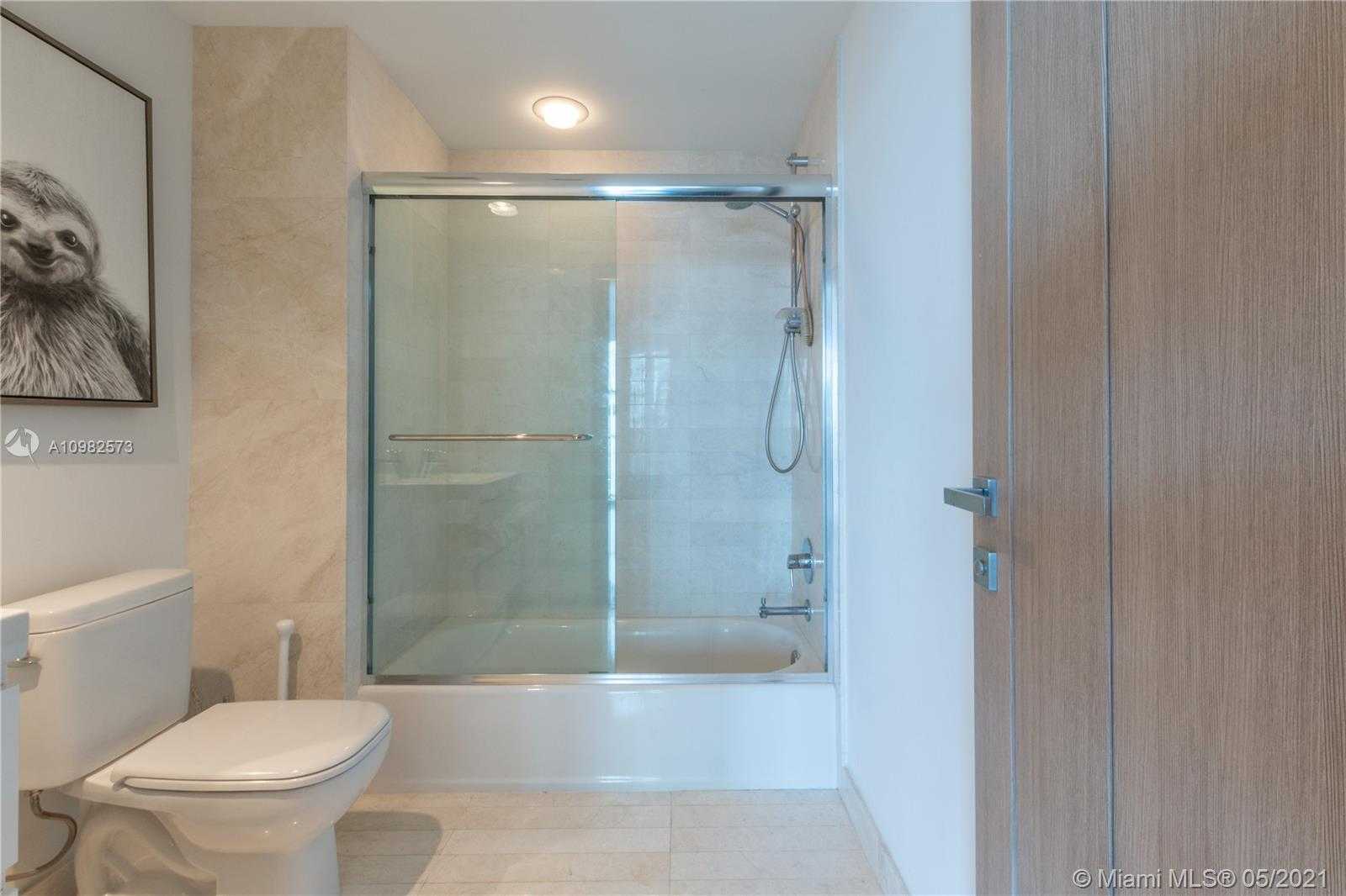 Small Image of 17111 BISCAYNE BLVD #807, North Miami Beach Number 26