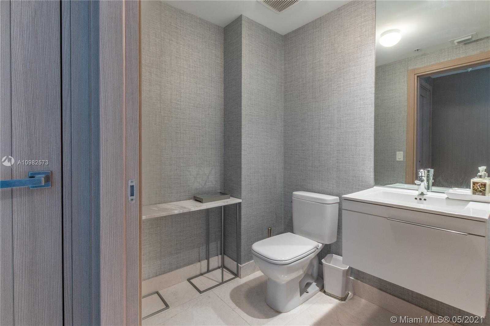 Small Image of 17111 BISCAYNE BLVD #807, North Miami Beach Number 27