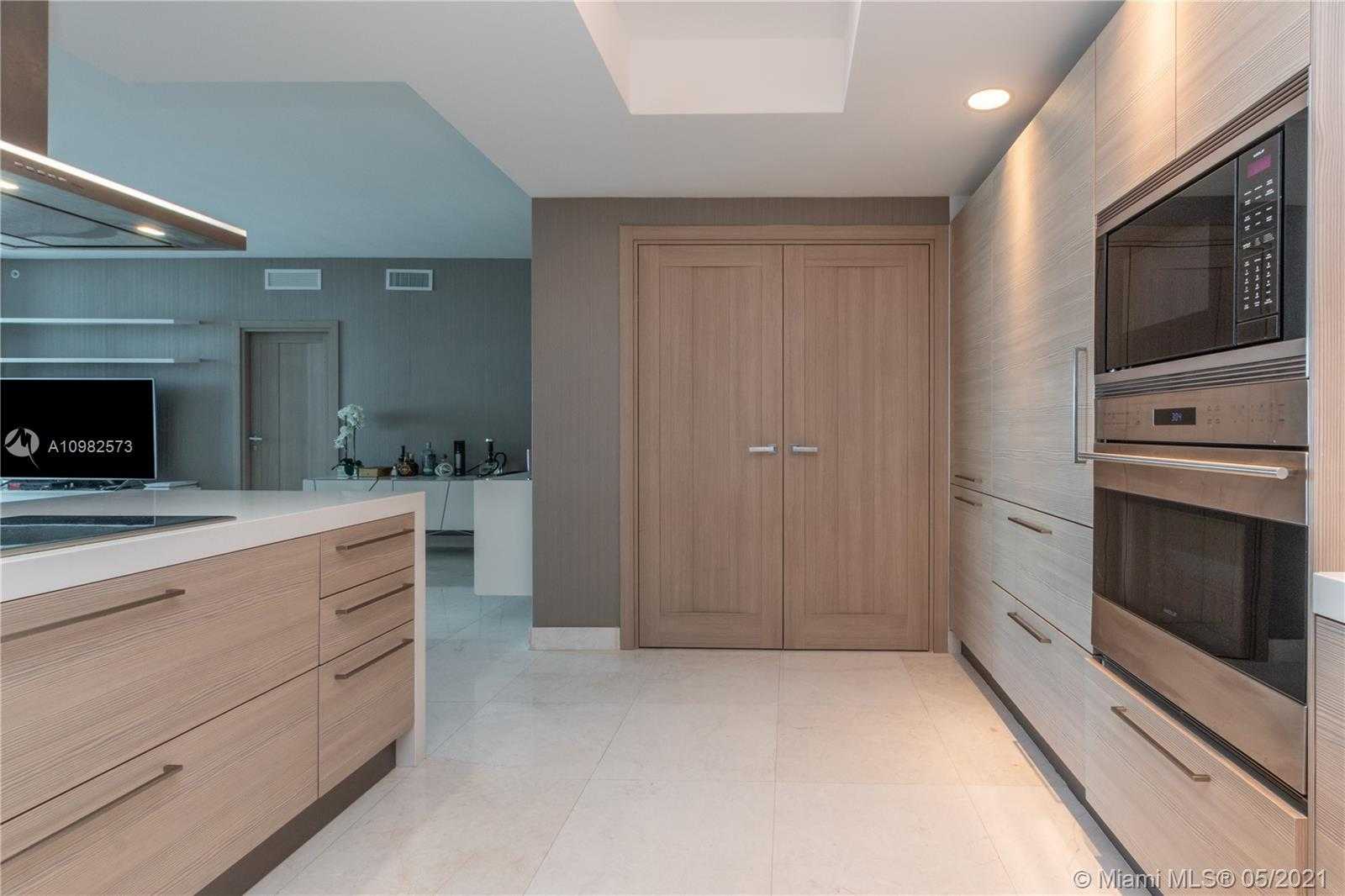 Small Image of 17111 BISCAYNE BLVD #807, North Miami Beach Number 9