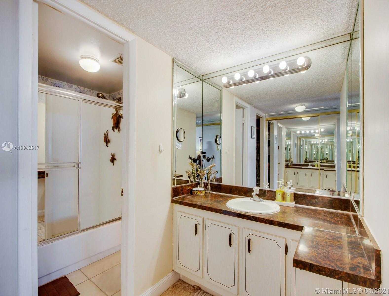 Small Image of 575 CRANDON BLVD #908, Key Biscayne Number 15