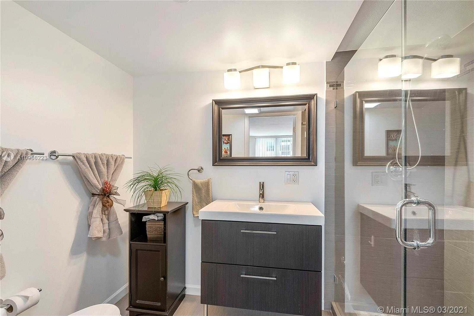 Small Image of 2301 COLLINS AVE #301, Miami Beach Number 12