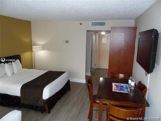 Small Image of 19201 COLLINS AVE #243, Sunny Isles Beach Number 4