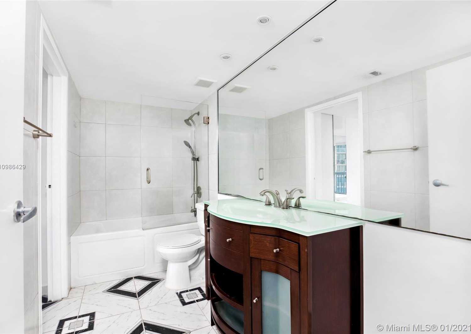 Small Image of 7601 EAST TREASURE DR #821, North Bay Village Number 19