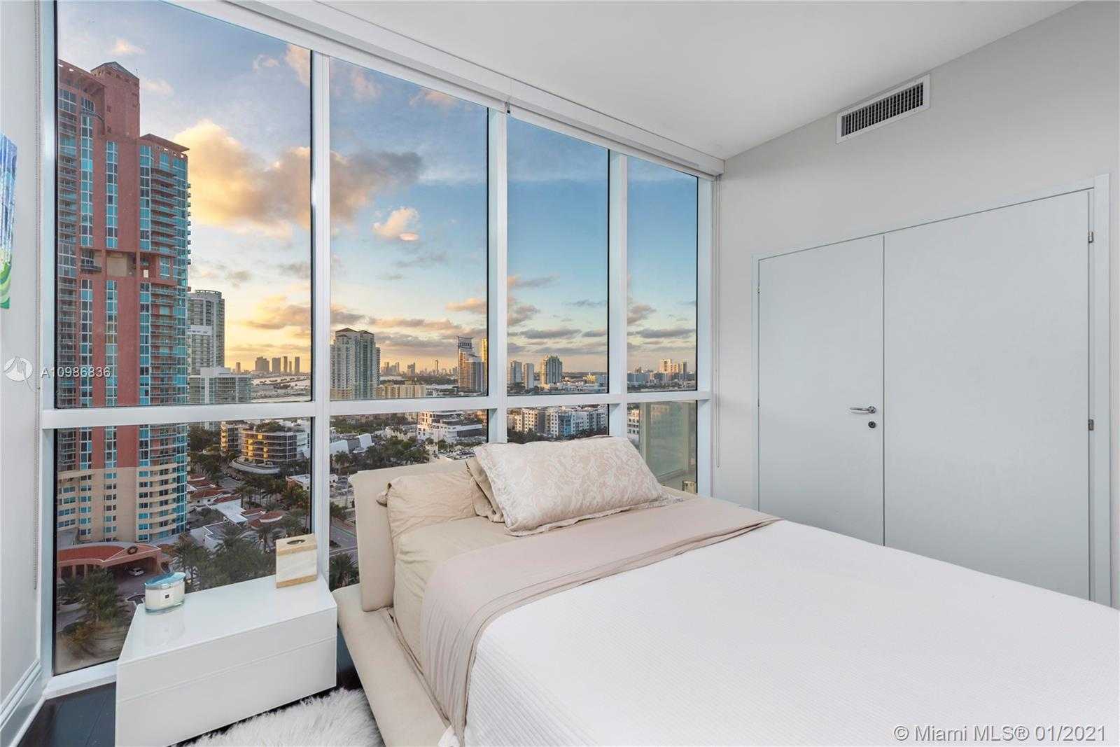 Small Image of 50 SOUTH POINTE DR #2005, Miami Beach Number 18