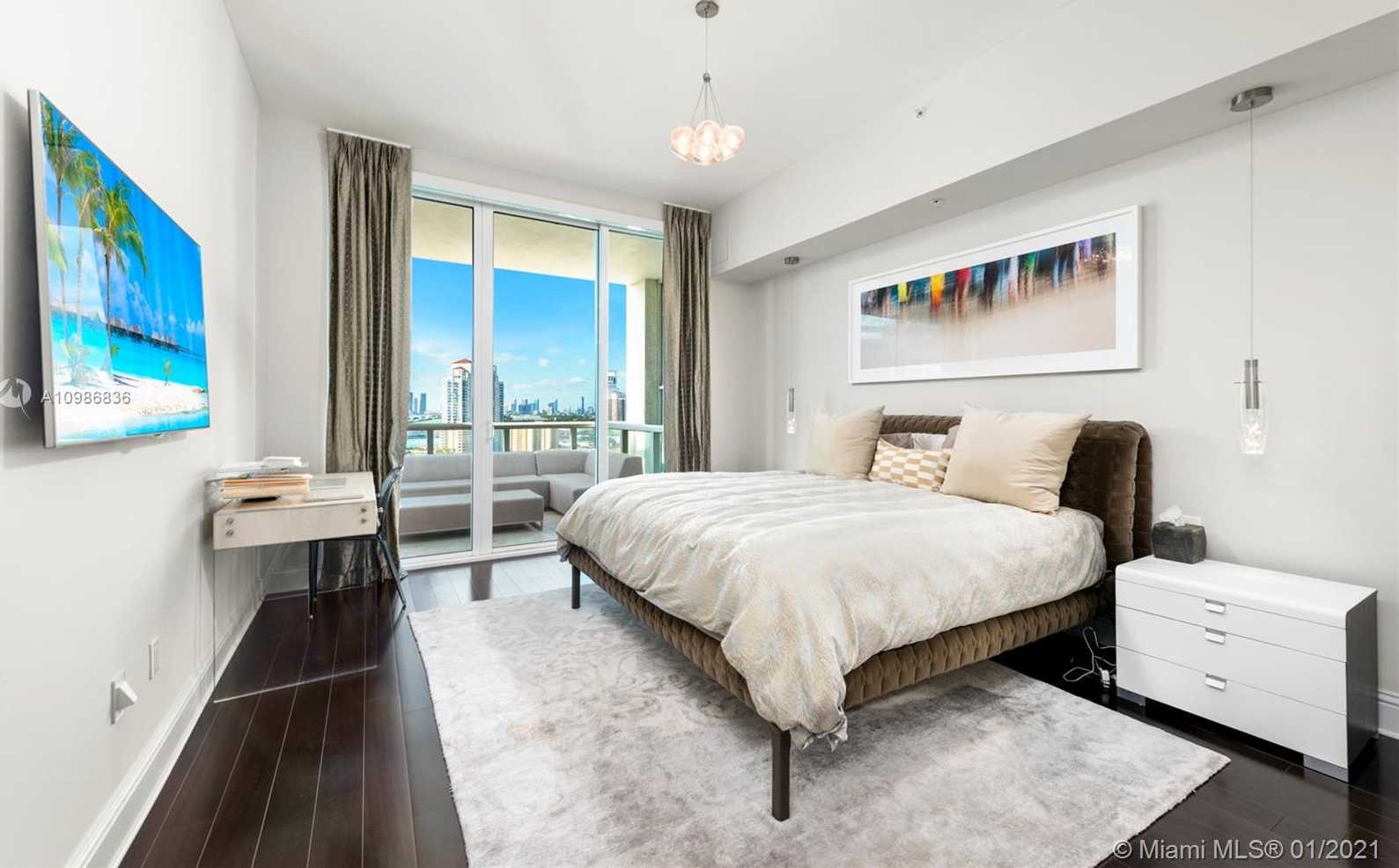 Small Image of 50 SOUTH POINTE DR #2005, Miami Beach Number 20