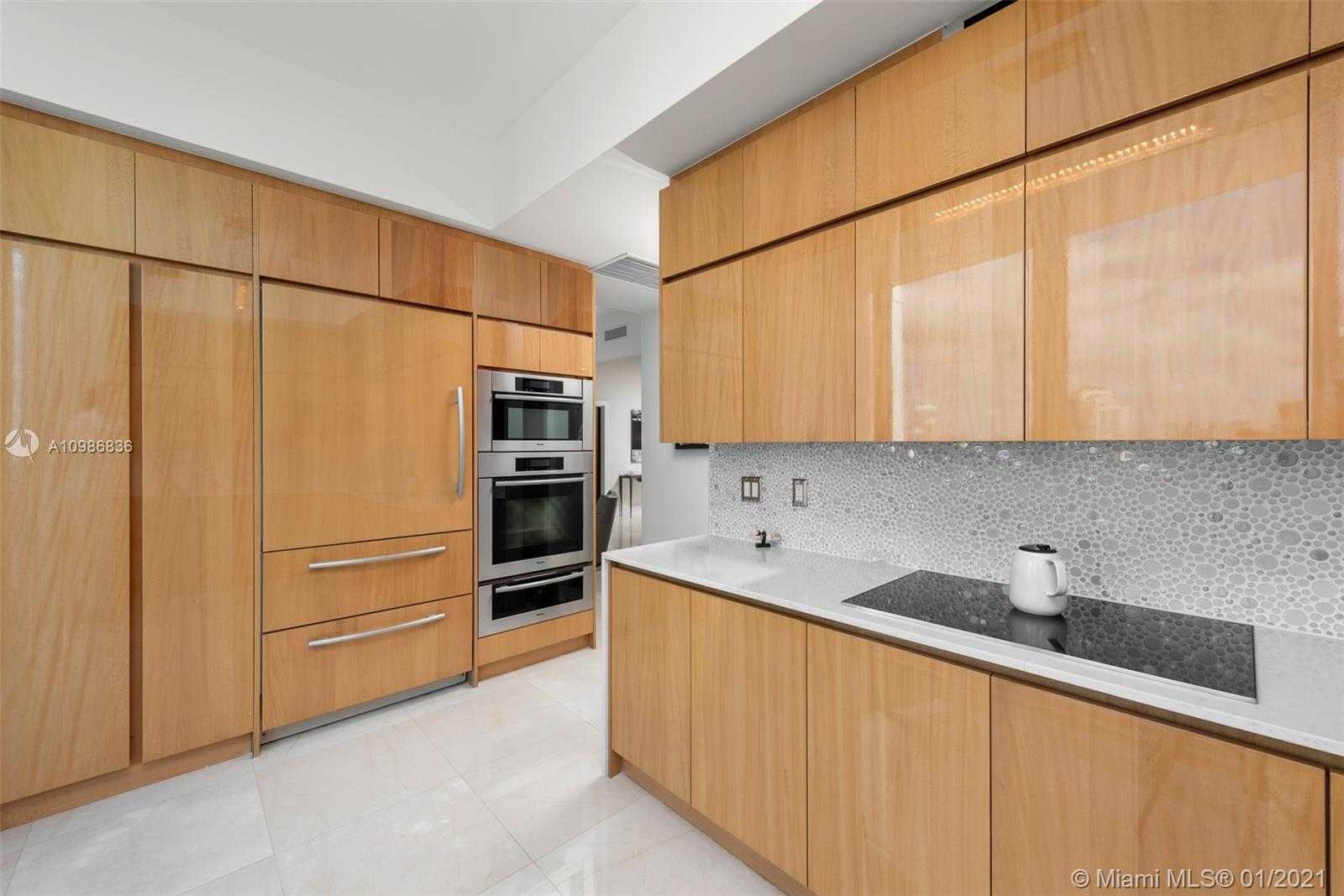 Small Image of 50 SOUTH POINTE DR #2005, Miami Beach Number 8