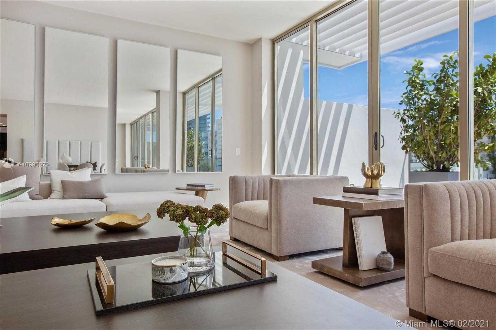 Small Image of 300 COLLINS AVE #PH-TWO, Miami Beach Number 3