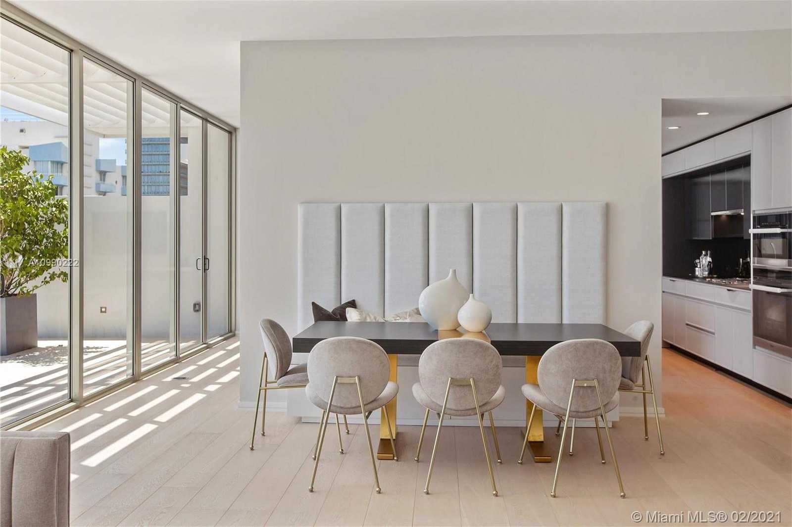 Small Image of 300 COLLINS AVE #PH-TWO, Miami Beach Number 4