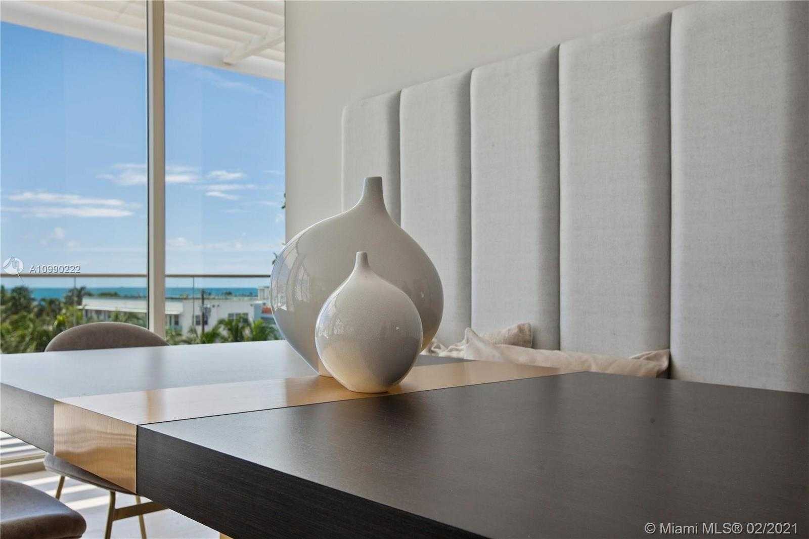Small Image of 300 COLLINS AVE #PH-TWO, Miami Beach Number 5
