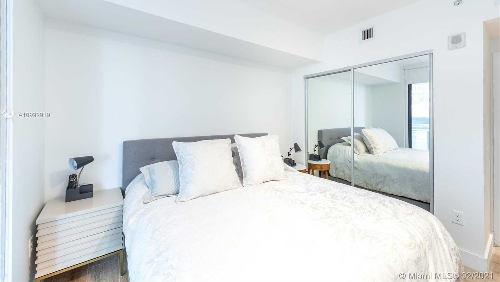 Small Image of 1010 BRICKELL AVE #1707, Miami Number 14