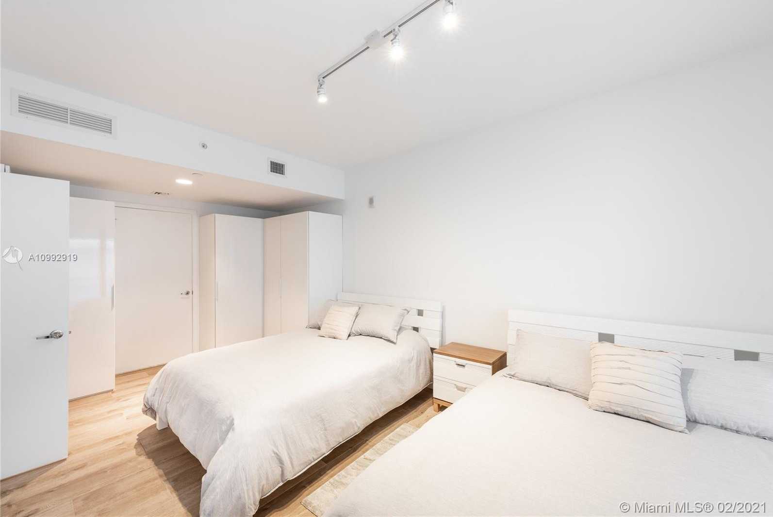 Small Image of 1010 BRICKELL AVE #1707, Miami Number 17