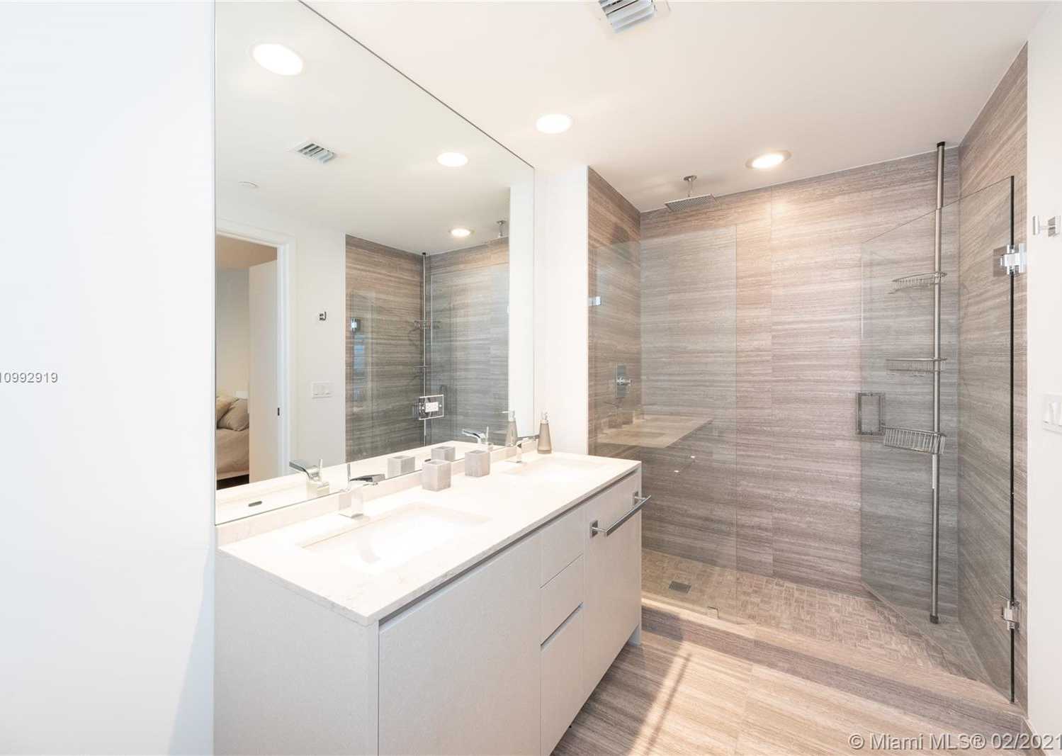 Small Image of 1010 BRICKELL AVE #1707, Miami Number 18