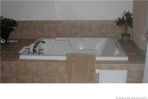 Small Image of 888 SOUTH DOUGLAS RD #PH08, Coral Gables Number 13