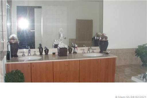 Small Image of 888 SOUTH DOUGLAS RD #PH08, Coral Gables Number 14