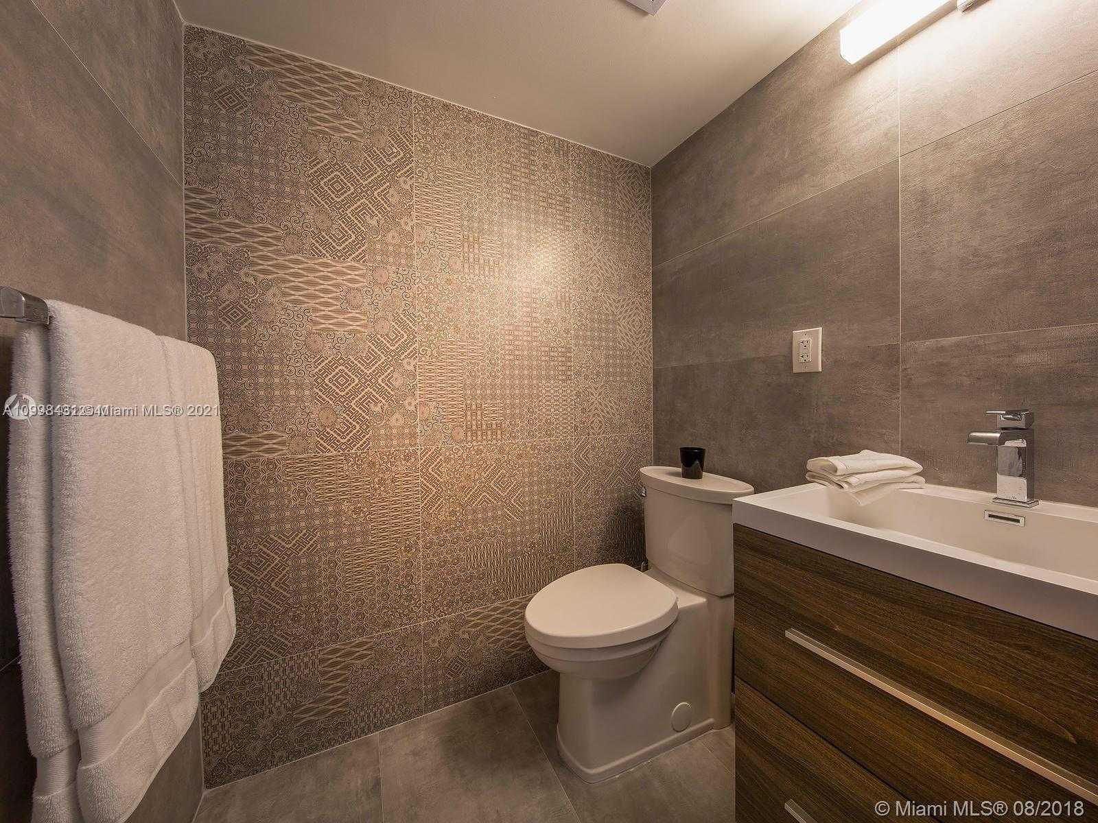 Small Image of 5838 COLLINS AVE #2F, Miami Beach Number 9