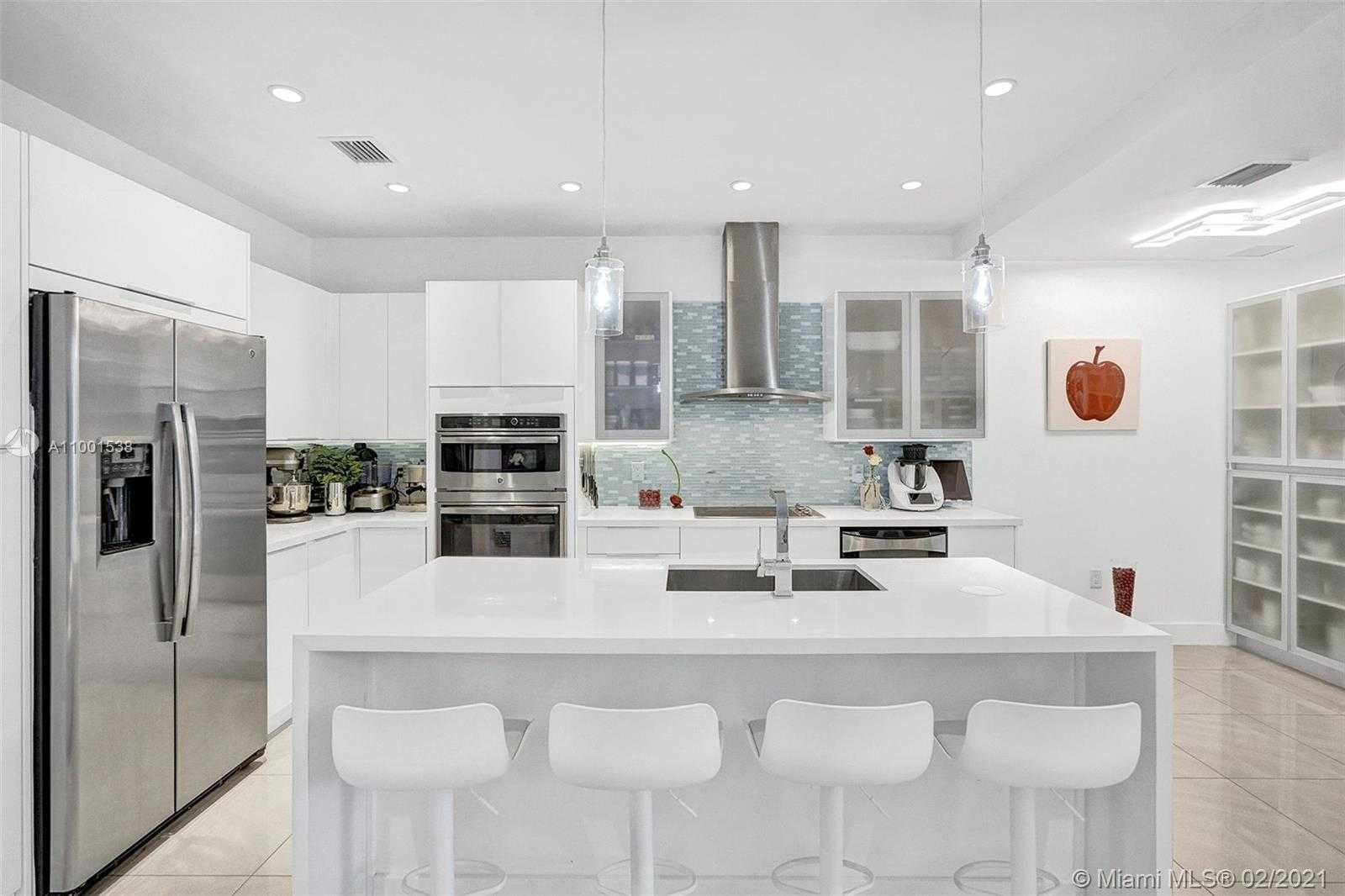 Small Image of 10560 NORTH WEST 64TH TER, Doral Number 23