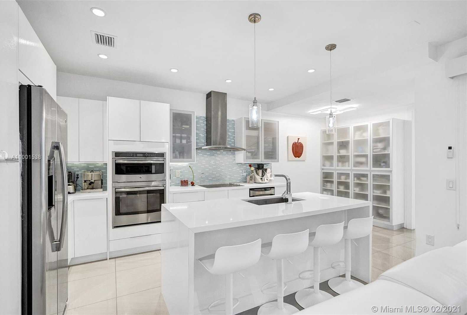 Small Image of 10560 NORTH WEST 64TH TER, Doral Number 24