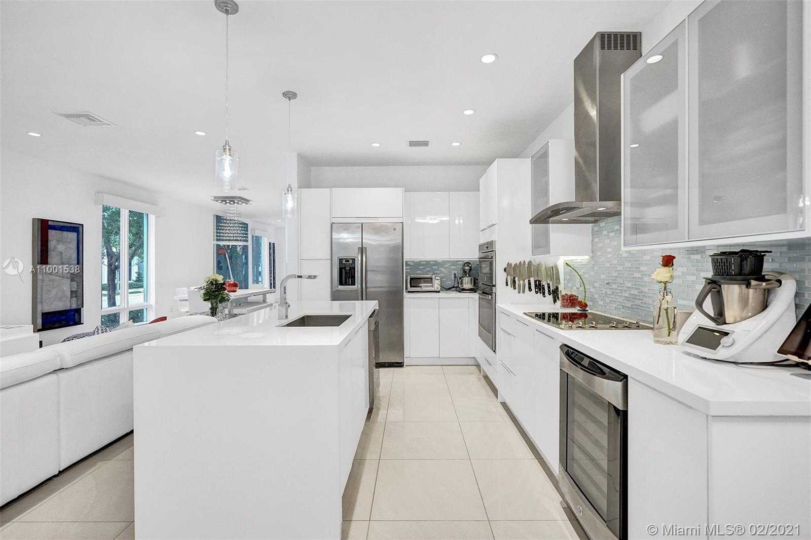 Small Image of 10560 NORTH WEST 64TH TER, Doral Number 26