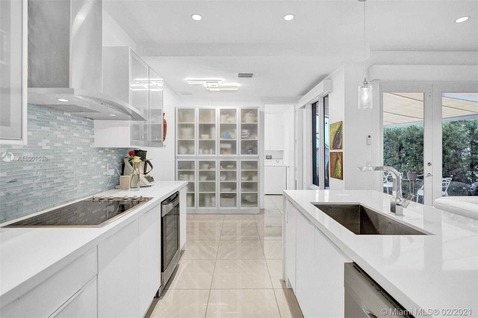 Small Image of 10560 NORTH WEST 64TH TER, Doral Number 28