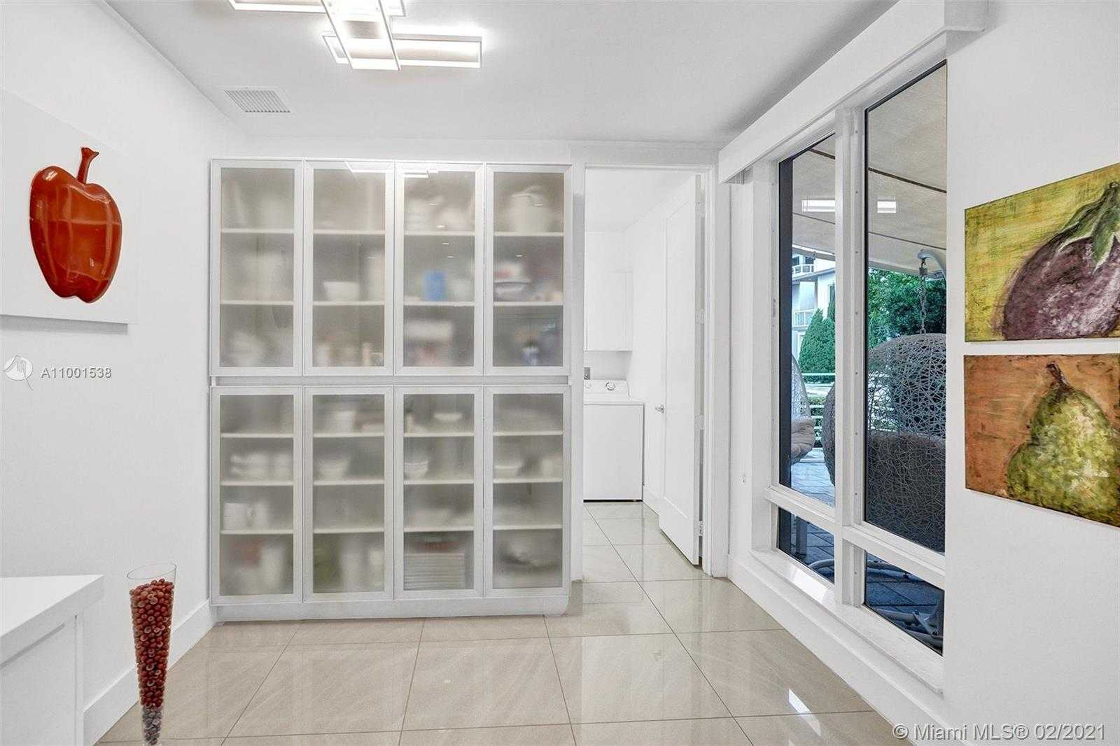 Small Image of 10560 NORTH WEST 64TH TER, Doral Number 30